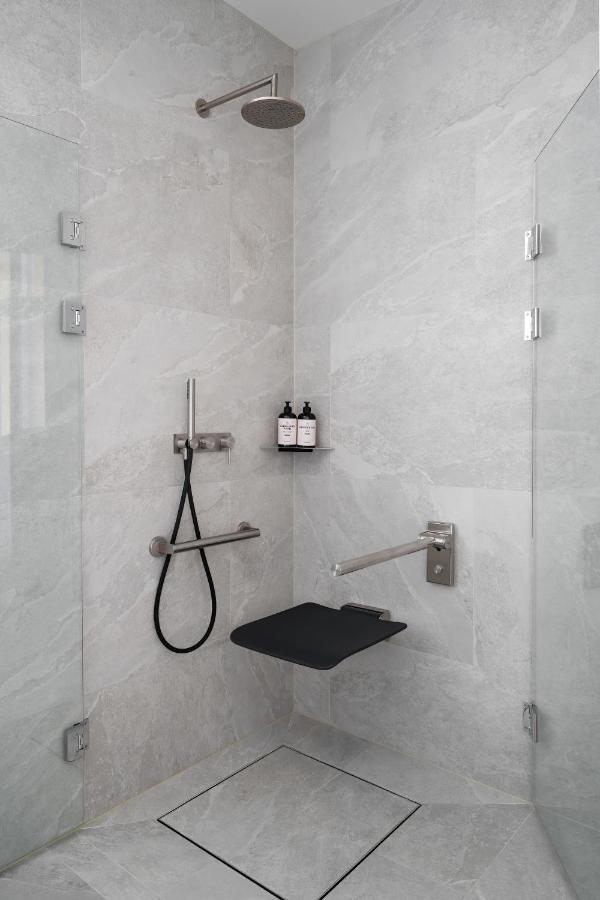Runo Hotel Порвоо Экстерьер фото Shower seat