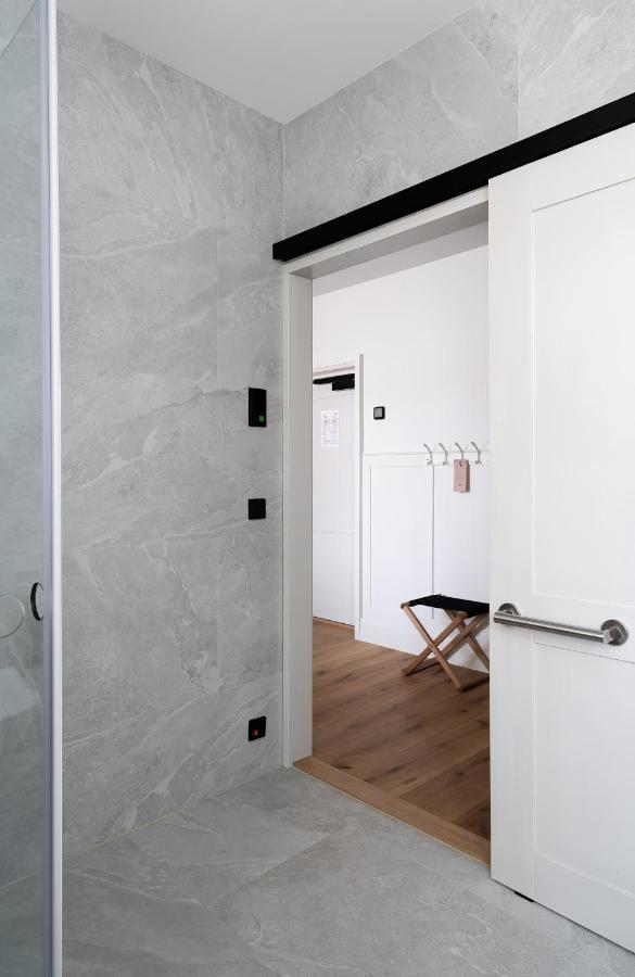 Runo Hotel Порвоо Экстерьер фото A modern interior door