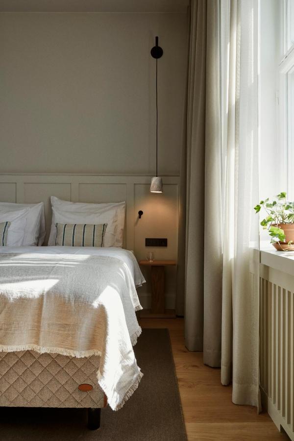Runo Hotel Порвоо Экстерьер фото A pendant light